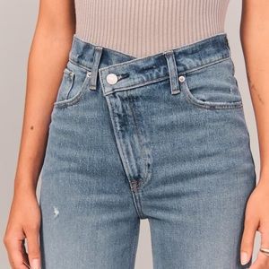 A&F Ultra High Rise 90s Straight Jeans NWT
